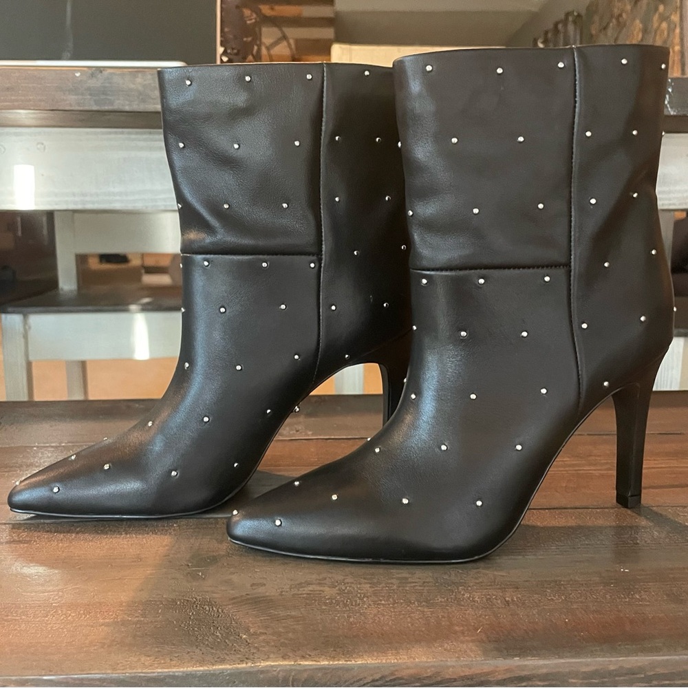 Rebecca Minkoff Siena Studded leather healed pointy toe bootie chic night out 8